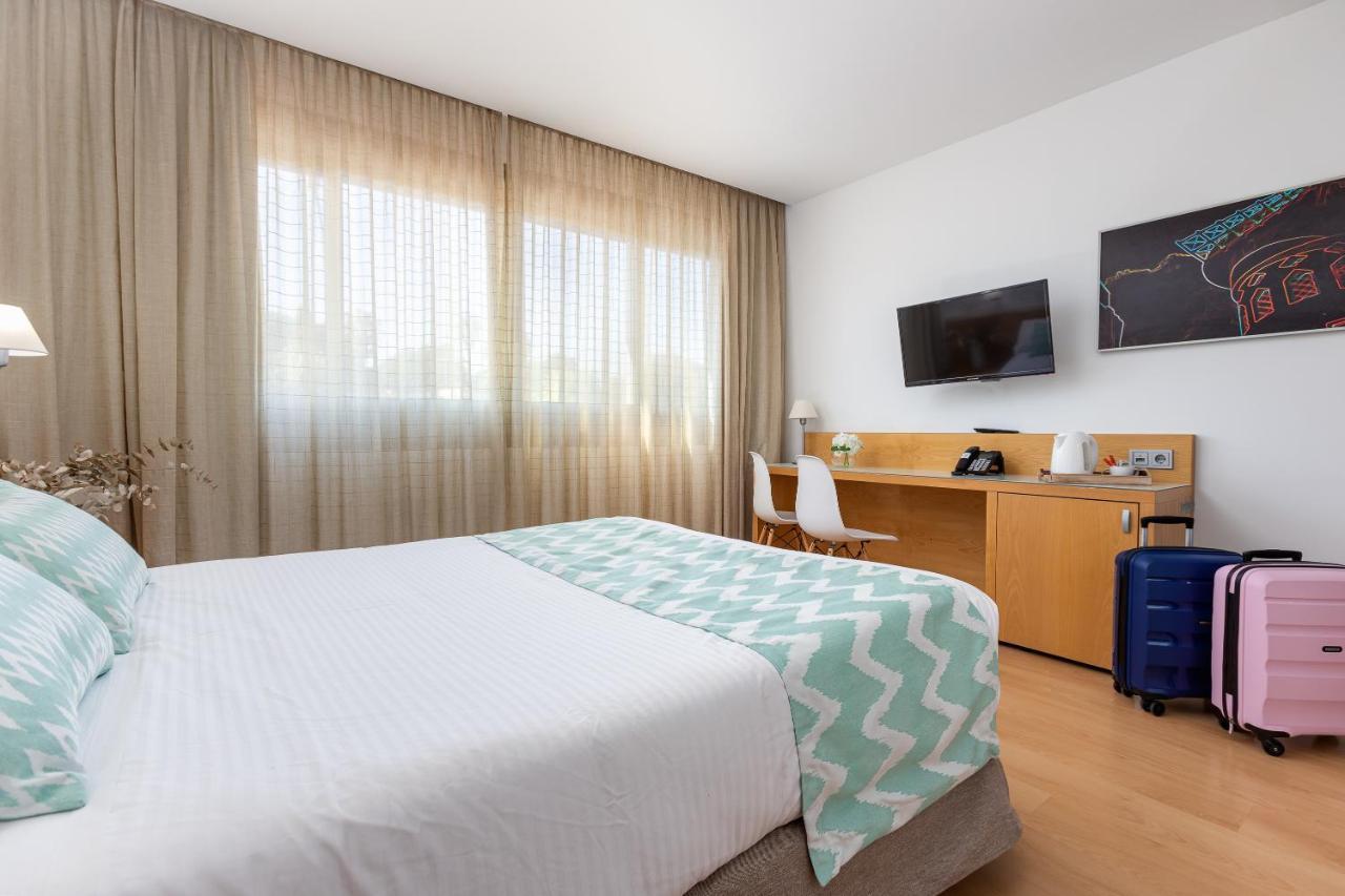 Superior Tweepersoonskamer met 1 of 2 Bedden en Uitzicht op het Zwembad