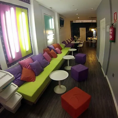 Chameleon Youth Hostel Alicante-3